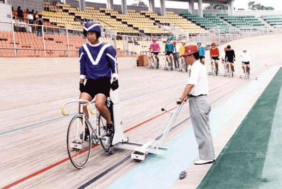1994년 첫 경륜 경주의 제1경주 출발 직전